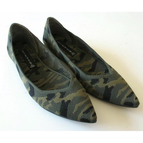 SOLD / Steve Madden Camo Flats - Picture 5 of 8